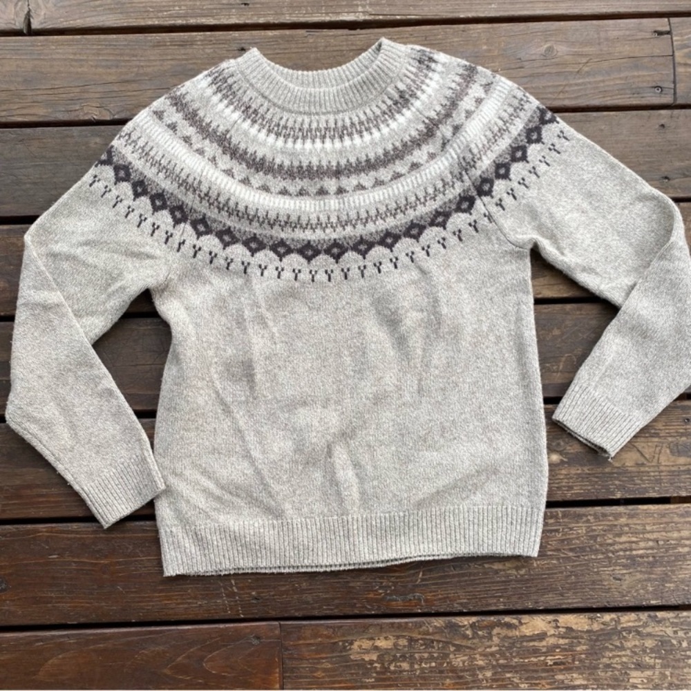 Abercrombie & Fitch Gray Crewneck Sweater with Geometric Yoke